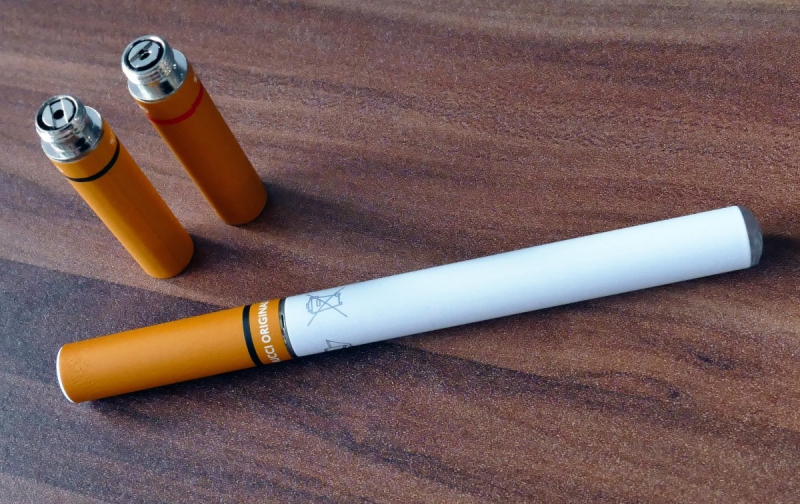 e-cigarette-ST JEAN CAP FERRAT-min_electronic_cigarette_e_cigarette_nicotine_vapor_vaporizer_smoke_tobacco-663282